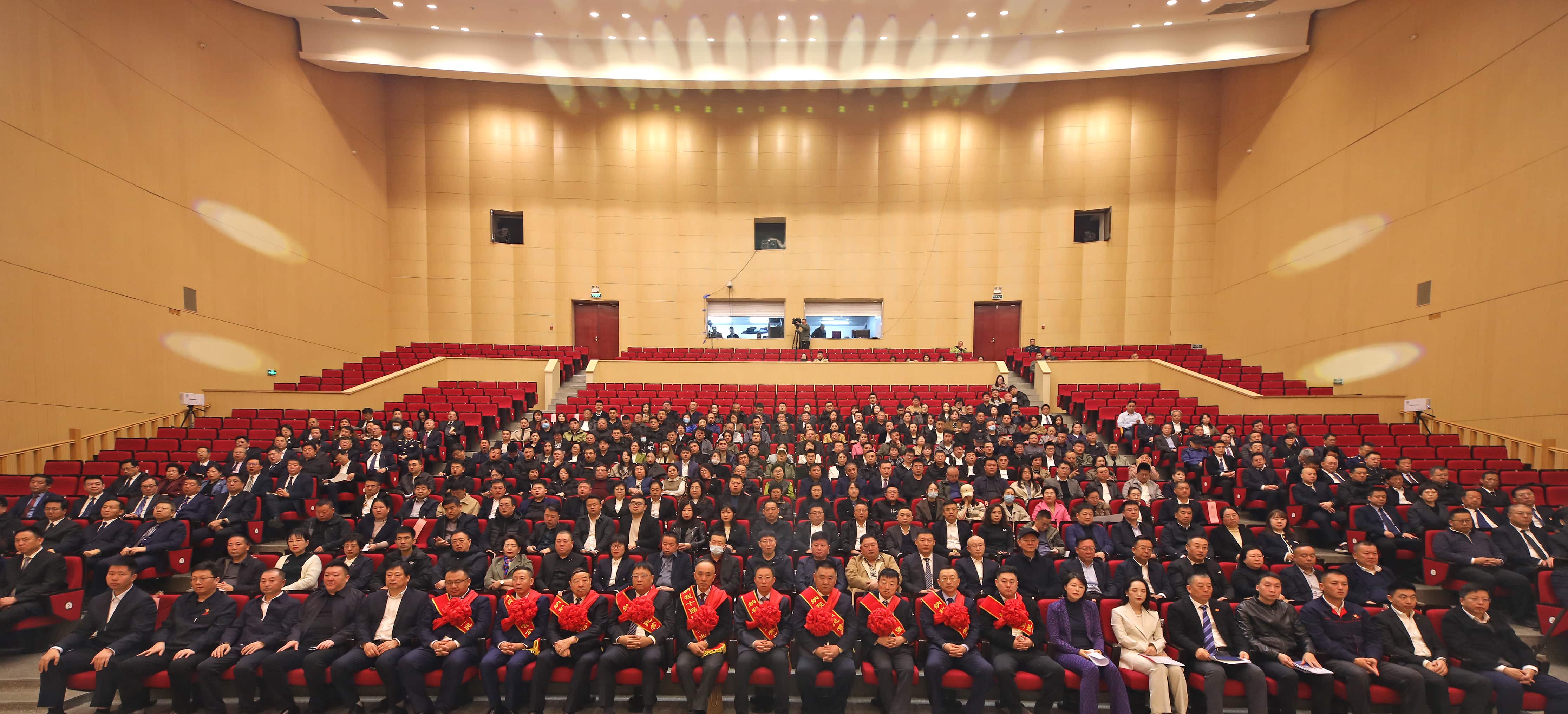 正业集团再登纳税十强榜！董事长赵立君出席全市民营经济大会接受表彰(图4)